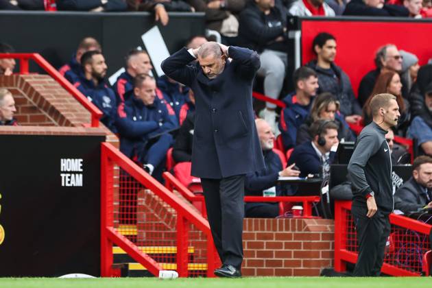 Premier League Manchester United, ManU v Tottenham Hotspur Ange Postecoglou manager of Tottenham Hotspur reacts during the Premier League match Manchester United vs Tottenham Hotspur at Old Trafford, Manchester, United Kingdom, 29th September 2024 (Photo by Mark Cosgrove News Images) Copyright: xMarkxCosgrove NewsxImagesx