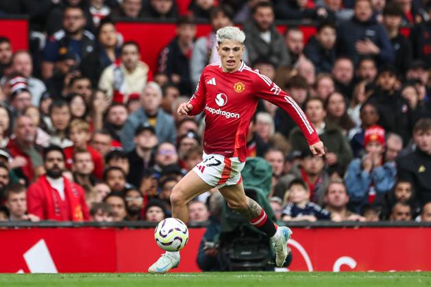 Premier League Manchester United, ManU v Tottenham Hotspur Alejandro Garnacho of Manchester United makes a break with the ball during the Premier League match Manchester United vs Tottenham Hotspur at Old Trafford, Manchester, United Kingdom, 29th September 2024 (Photo by Mark Cosgrove News Images) Copyright: xMarkxCosgrove NewsxImagesx