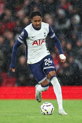 Premier League Manchester United, ManU v Tottenham Hotspur Djed Spence of Tottenham Hotspur makes a break with the ball during the Premier League match Manchester United vs Tottenham Hotspur at Old Trafford, Manchester, United Kingdom, 29th September 2024 (Photo by Mark Cosgrove News Images) Copyright: xMarkxCosgrove NewsxImagesx
