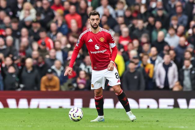 Premier League Manchester United, ManU v Tottenham Hotspur Bruno Fernandes of Manchester United in action during the Premier League match Manchester United vs Tottenham Hotspur at Old Trafford, Manchester, United Kingdom, 29th September 2024 (Photo by Mark Cosgrove News Images) Copyright: xMarkxCosgrove NewsxImagesx