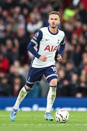 Premier League Manchester United, ManU v Tottenham Hotspur James Maddison of Tottenham Hotspur makes a break with the ball during the Premier League match Manchester United vs Tottenham Hotspur at Old Trafford, Manchester, United Kingdom, 29th September 2024 (Photo by Mark Cosgrove News Images) Copyright: xMarkxCosgrove NewsxImagesx