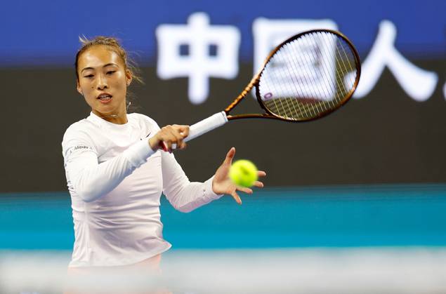 (241002) -- BEIJING, Oct. 2, 2024 -- Zheng Qinwen hits a return during the women s singles round of 16 match between Amanda Anisimova of the United States and Zheng Qinwen of China at the 2024 China Open tennis tournament in Beijing, capital of China, Oct. 2, 2024. ) (SP)CHINA-BEIJING-TENNIS-CHINA OPEN-WOMEN S SINGLES(CN) WangxLili