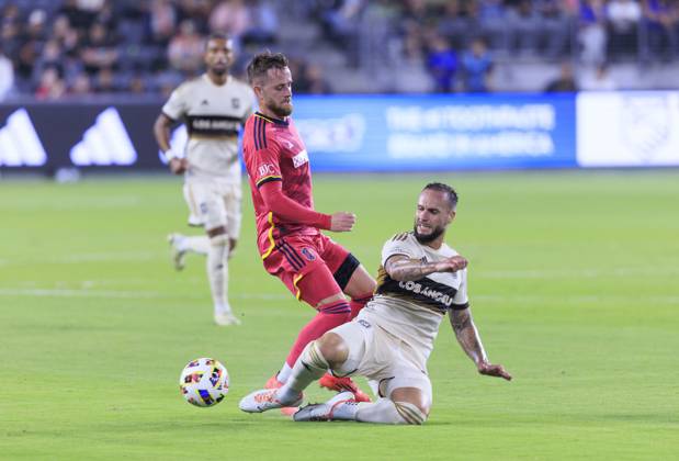 October 2, 2024, Los Angeles, California, USA: Maxime Chanot 25 of the Los Angeles Football Club slide tackles Rasmus Alm 21 of the St. Louis City SC during their regular season MLS, Fussball Herren, USA game on Wednesday October 2, 2024 at the BMO Stadium in Los Angeles, California. LAFC defeats St. Louis, 1-0. ARIANA RUIZ PI Los Angeles U.S - ZUMAp124 20241002_zaa_p124_098 Copyright: xArianaxRuizx