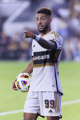 October 2, 2024, Los Angeles, California, USA: Denis Bouanga 99 of the Los Angeles Football Club motions to the sideline referee during their regular season MLS, Fussball Herren, USA game against the St. Louis City SC on Wednesday October 2, 2024 at the BMO Stadium in Los Angeles, California. LAFC defeats St. Louis, 1-0. ARIANA RUIZ PI Los Angeles U.S - ZUMAp124 20241002_zaa_p124_106 Copyright: xArianaxRuizx