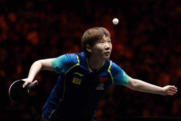 (241003) -- BEIJING, Oct. 3, 2024 -- Wang Manyu of China serves during the women s singles round of 16 match against teammate Qin Yuxuan at 2024 World Table tennis, Tischtennis (WTT) China Smash in Beijing, China, Oct. 3, 2024. ) (SP)CHINA-BEIJING-TABLE TENNIS-WTT-CHINA SMASH-WOMEN S SINGLES(CN) XiaoxYijiu