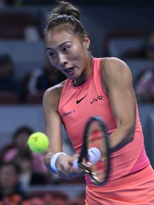 (241004) -- BEIJING, Oct. 4, 2024 -- Zheng Qinwen hits a return during the women s singles quarterfinal match between Zheng Qinwen of China and Mirra Andreeva of Russia at the 2024 China Open tennis tournament in Beijing, China, Oct. 4, 2024. ) (SP)CHINA-BEIJING-TENNIS-CHINA OPEN-WOMEN S SINGLES(CN) ZhangxLong