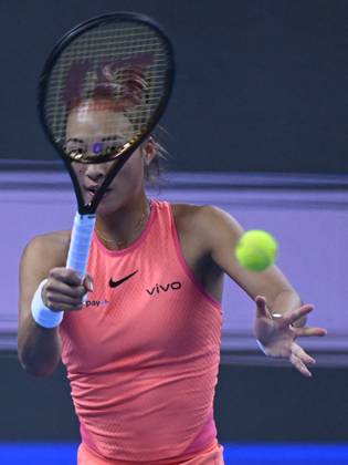(241004) -- BEIJING, Oct. 4, 2024 -- Zheng Qinwen hits a return during the women s singles quarterfinal match between Zheng Qinwen of China and Mirra Andreeva of Russia at the 2024 China Open tennis tournament in Beijing, China, Oct. 4, 2024. ) (SP)CHINA-BEIJING-TENNIS-CHINA OPEN-WOMEN S SINGLES(CN) ZhangxLong