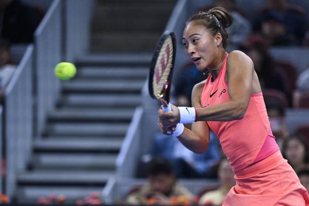 (241004) -- BEIJING, Oct. 4, 2024 -- Zheng Qinwen hits a return during the women s singles quarterfinal match between Zheng Qinwen of China and Mirra Andreeva of Russia at the 2024 China Open tennis tournament in Beijing, China, Oct. 4, 2024. ) (SP)CHINA-BEIJING-TENNIS-CHINA OPEN-WOMEN S SINGLES(CN) ZhangxLong