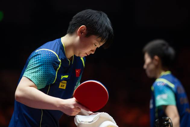 (241005) -- BEIJING, Oct. 5, 2024 -- Sun Yingsha reacts during the women s singles semifinal match between Sun Yingsha of China and Fan Siqi of China at 2024 World Table tennis, Tischtennis (WTT) China Smash in Beijing, China, Oct. 5, 2024. ) (SP)CHINA-BEIJING-TABLE TENNIS-WTT-CHINA SMASH-WOMEN S SINGLES (CN) XiaoxYijiu