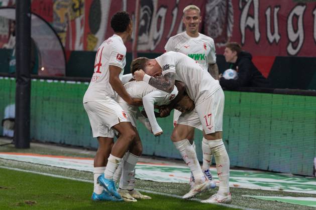 Torjubel, jubelt nach seinem Treffer zum 2:0 von Henri Koudossou (FC Augsburg), Torshuetze Alexis Julian Claude-Maurice (FC Augsburg), Kristijan JakiÄ‡ (FC Augsburg) und Philip Tietz (FC Augsburg) v-l, FC Augsburg vs. Borussia Moenchengladbach, Fussball, 1. Bundesliga, 06. Spieltag, 04.10.2024 DFB regulations prohibit any use of photographs as image sequences and or quasi-video Augsburg Bayern Deutschland