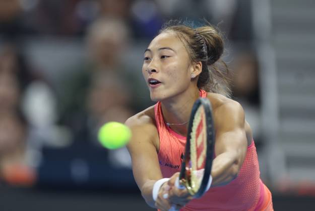 (241005) -- BEIJING, Oct. 5, 2024 -- Zheng Qinwen hits a return during the women s singles semifinal match between Zheng Qinwen of China and Karolina Muchova of the Czech Republic at 2024 China Open tennis tournament in Beijing, capital of China, Oct. 5, 2024. ) (SP)CHINA-BEIJING-TENNIS-CHINA OPEN-WOMEN S SINGLES(CN) BaixXuefei