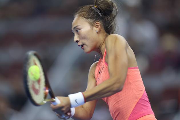 (241005) -- BEIJING, Oct. 5, 2024 -- Zheng Qinwen hits a return during the women s singles semifinal match between Zheng Qinwen of China and Karolina Muchova of the Czech Republic at 2024 China Open tennis tournament in Beijing, capital of China, Oct. 5, 2024. ) (SP)CHINA-BEIJING-TENNIS-CHINA OPEN-WOMEN S SINGLES(CN) BaixXuefei
