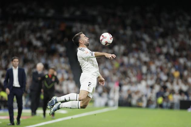 LA LIGA EA Sports - Real Madrid vs Villarreal MADRID, SPAIN - October 5:Daniel Carvajal of Real Madrid controls the ball during the La Liga 2024 25 match between Real Madrid and Villarreal at Santiago Bernabeu Stadium. (Photo by Guillermo Martinez) Madrid Santiago Bernabà u Stadium Spain Copyright: xGuillermoxMartinezx