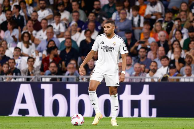 October 5, 2024, Madrid, Madrid, SPAIN: Kylian Mbappe of Real Madrid in action during the Spanish League, LaLiga EA Sports, football match played between Real Madrid and Villarreal CF at Santiago Bernabeu stadium on October 5, 2024, in Madrid, Spain. Madrid SPAIN - ZUMAa181 20241005_zaa_a181_212 Copyright: xDennisxAgyemanx