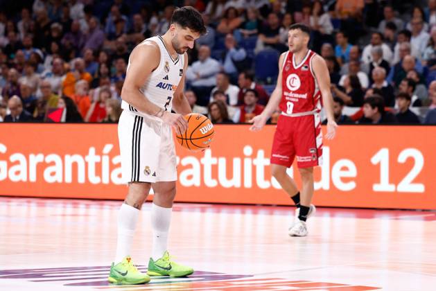 October 6, 2024, Madrid, Madrid, SPAIN: Facundo Campazzo of Real Madrid in action during the Spanish League, Liga ACB Endesa, basketball match played between Real Madrid and Casademont Zaragoza at WiZink Center on October 6, 2024 in Madrid, Spain. Madrid SPAIN - ZUMAa181 20241006_zaa_a181_114 Copyright: xDennisxAgyemanx