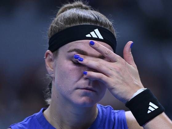 (241006) -- BEIJING, Oct. 6, 2024 -- Karolina Muchova of the Czech Republic reacts during the women s singles final match against Coco Gauff of the United States at the 2024 China Open tennis tournament in Beijing, China, Oct. 6, 2024. ) (SP)CHINA-BEIJING-TENNIS-CHINA OPEN-WOMEN S SINGLES-FINAL (CN) ZhangxLong