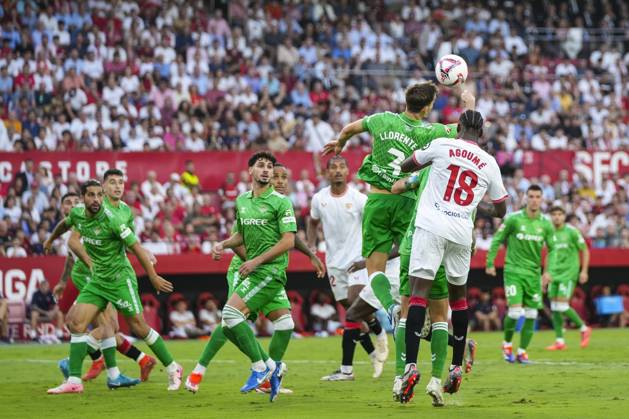 October 6, 2024, Sevilla, Sevilla, SPAIN: Diego Llorente of Real Betis in action during the Spanish league, LaLiga EA Sports, football match played between Sevilla FC and Real Betis at Ramon Sanchez-Pizjuan stadium on October 6, 2024, in Sevilla, Spain. Sevilla SPAIN - ZUMAa181 20241006_zaa_a181_263 Copyright: xJoaquinxCorcherox