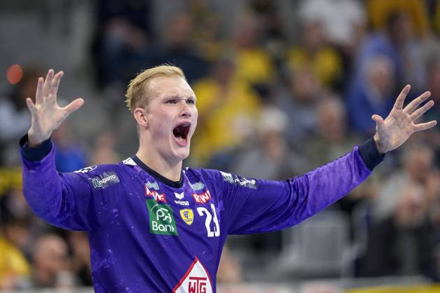 David Späth (Torwart, RNL, 29), Einzelbild, Einzelfoto, Aktion, Action, Jubel, jubeln, jubelt, celebration, Freude, freuen, freut sich, zuversichtlich, optimistisch, positiv, Spielszene, 07.10.2024, Mannheim (Deutschland), Handball, Bundesliga, Rhein-Neckar Löwen - Handball Verein Hamburg