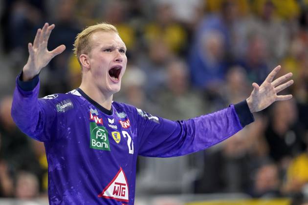 David Späth (Torwart, RNL, 29), Einzelbild, Einzelfoto, Aktion, Action, Jubel, jubeln, jubelt, celebration, Freude, freuen, freut sich, zuversichtlich, optimistisch, positiv, Spielszene, 07.10.2024, Mannheim (Deutschland), Handball, Bundesliga, Rhein-Neckar Löwen - Handball Verein Hamburg