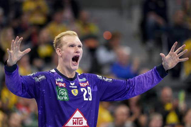 David Späth (Torwart, RNL, 29), Spieler der Rhein-Neckar-Löwen, Einzelbild, Einzelfoto, Aktion, Action, Jubel, jubeln, jubelt, celebration, Freude, freuen, freut sich, zuversichtlich, optimistisch, positiv, Spielszene, 07.10.2024, Mannheim (Deutschland), Handball, Bundesliga, Rhein-Neckar Löwen - Handball Verein Hamburg