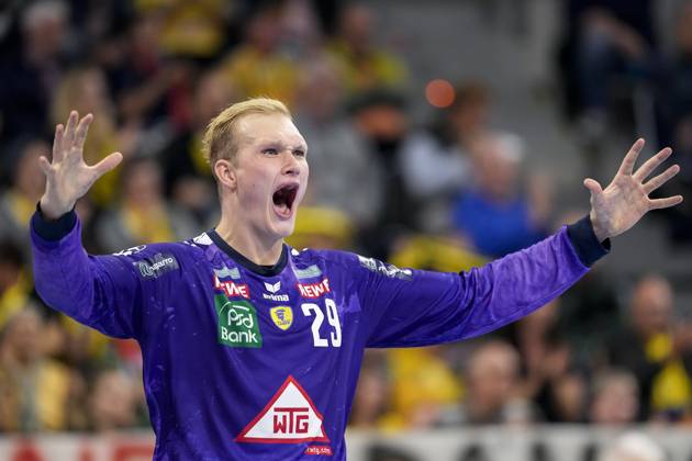 David Späth (Torwart, RNL, 29), Spieler der Rhein-Neckar-Löwen, Einzelbild, Einzelfoto, Aktion, Action, Jubel, jubeln, jubelt, celebration, Freude, freuen, freut sich, zuversichtlich, optimistisch, positiv, Spielszene, 07.10.2024, Mannheim (Deutschland), Handball, Bundesliga, Rhein-Neckar Löwen - Handball Verein Hamburg