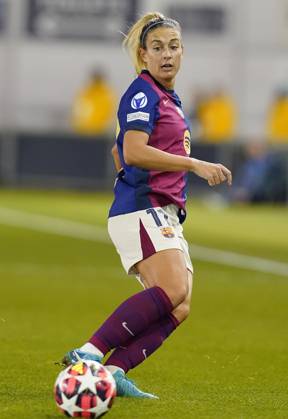 Manchester, England, 9th October 2024. Alexia Putellas of Barcelona during the UEFA Womens Champions League match at the Academy Stadium, Manchester. Picture credit should read: Andrew Yates Sportimage EDITORIAL USE ONLY. No use with unauthorised audio, video, data, fixture lists, club league logos or live services. Online in-match use limited to 120 images, no video emulation. No use in betting, games or single club league player publications. SPI-3368-0036