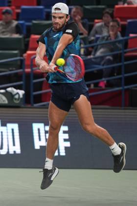 (241010) -- SHANGHAI, Oct. 10, 2024 -- Tomas Machac hits a return during the men s singles quarterfinal match between Carlos Alcaraz of Spain and Tomas Machac of the Czech Republic at the ATP, Tennis Herren World Tour Shanghai Masters tennis tournament in Shanghai, east China, Oct. 10, 2024. ) (SP)CHINA-SHANGHAI-TENNIS-ATP TOUR-SHANGHAI MASTERS(CN) XuxYanan
