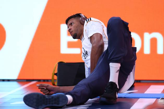 October 10, 2024, Madrid, Madrid, SPAIN: Walter Samuel Tavares da Veiga of Real Madrid warms up during the Turkish Airlines EuroLeague, basketball match played between Real Madrid and Partizan Mozzart Bet Belgrade at WiZink Center on October 10, 2024 in Madrid, Spain. Madrid SPAIN - ZUMAa181 20241010_zaa_a181_068 Copyright: xDennisxAgyemanx