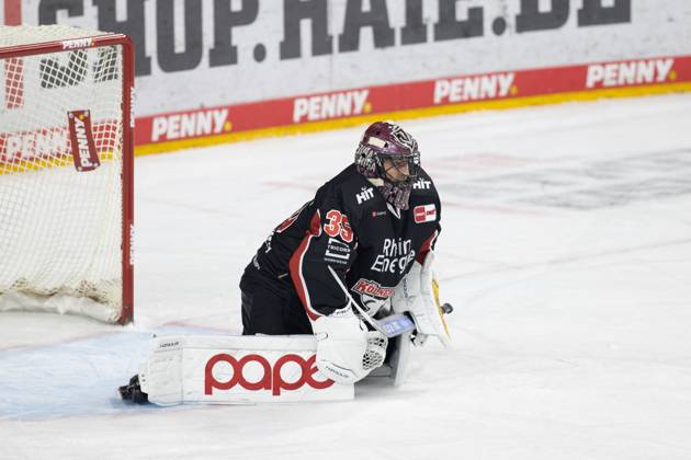 PENNY DEL 1; Kölner Haie - Schwenninger Wild Wings; Köln, 11.10.2024 Julius Hudacek (Kölner Haie, 35); PENNY DEL 1; Kölner Haie - Schwenninger Wild Wings am 11.10.2024 in der Lanxess Arena in Köln (Deutschland). Copyright: xBEAUTIFULxSPORTS AndreasxDickx