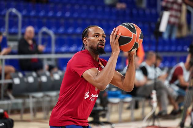 October 11, 2024, Barcelona, Barcelona, Spain: Kevin Punter of FC Barcelona, Barca warms up during the Turkish Airlines Euroleague, match played between FC Barcelona and Alba Berlin at Palau Blaugrana on October 11, 2024 in Barcelona, Spain. Barcelona Spain - ZUMAa181 20241011_zaa_a181_026 Copyright: xJavierxBorregox