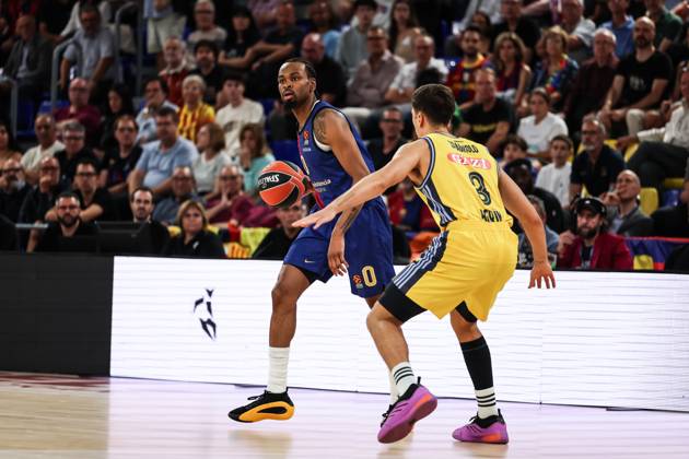 October 11, 2024, Barcelona, Barcelona, Spain: Kevin Punter of FC Barcelona, Barca and Matteo Spagnolo of Alba Berlin in action during the Turkish Airlines Euroleague, match played between FC Barcelona and Alba Berlin at Palau Blaugrana on October 11, 2024 in Barcelona, Spain. Barcelona Spain - ZUMAa181 20241011_zaa_a181_036 Copyright: xJavierxBorregox