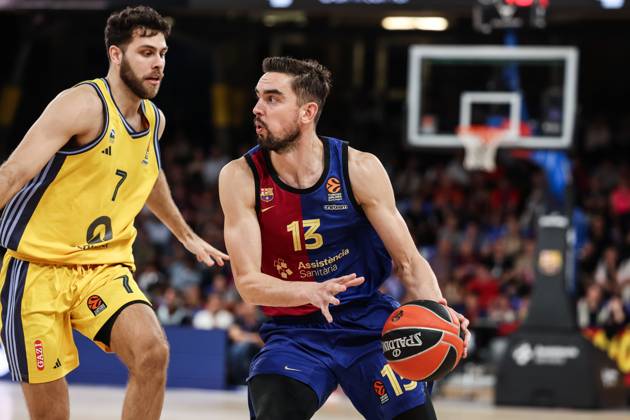 October 11, 2024, Barcelona, Barcelona, Spain: Tomas Satoransky of FC Barcelona, Barca and Will McDowell-White of Alba Berlin in action during the Turkish Airlines Euroleague, match played between FC Barcelona and Alba Berlin at Palau Blaugrana on October 11, 2024 in Barcelona, Spain. Barcelona Spain - ZUMAa181 20241011_zaa_a181_061 Copyright: xJavierxBorregox