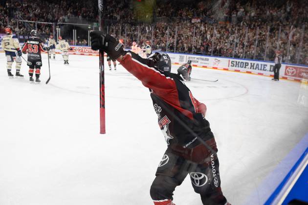 PENNY DEL 1; Kölner Haie - Schwenninger Wild Wings; Köln, 11.10.2024 Parker Tuomie (Kölner Haie, 62); PENNY DEL 1; Kölner Haie - Schwenninger Wild Wings am 11.10.2024 in der Lanxess Arena in Köln (Deutschland). Copyright: xBEAUTIFULxSPORTS AndreasxDickx