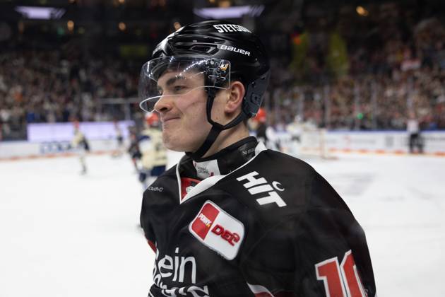 PENNY DEL 1; Kölner Haie - Schwenninger Wild Wings; Köln, 11.10.2024 Justin Schütz (Kölner Haie, 10); PENNY DEL 1; Kölner Haie - Schwenninger Wild Wings am 11.10.2024 in der Lanxess Arena in Köln (Deutschland). Copyright: xBEAUTIFULxSPORTS AndreasxDickx