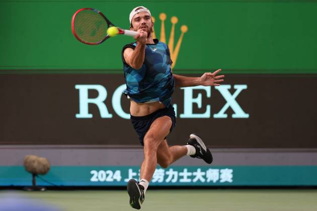 (241012) -- SHANGHAI, Oct. 12, 2024 -- Tomas Machac hits a return during the men s singles semifinal match between Jannik Sinner of Italy and Tomas Machac of the Czech Republic at the ATP, Tennis Herren World Tour Shanghai Masters tennis tournament in Shanghai, east China, Oct. 12, 2024. ) (SP)CHINA-SHANGHAI-TENNIS-ATP TOUR-SHANGHAI MASTERS(CN) WangxXiang