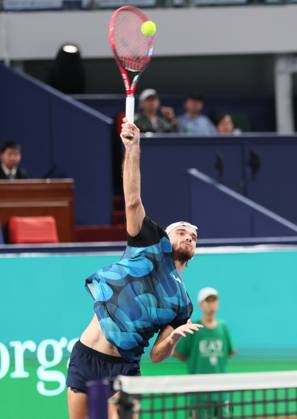 (241012) -- SHANGHAI, Oct. 12, 2024 -- Tomas Machac serves during the men s singles semifinal match between Jannik Sinner of Italy and Tomas Machac of the Czech Republic at the ATP, Tennis Herren World Tour Shanghai Masters tennis tournament in Shanghai, east China, Oct. 12, 2024. ) (SP)CHINA-SHANGHAI-TENNIS-ATP TOUR-SHANGHAI MASTERS(CN) WangxXiang