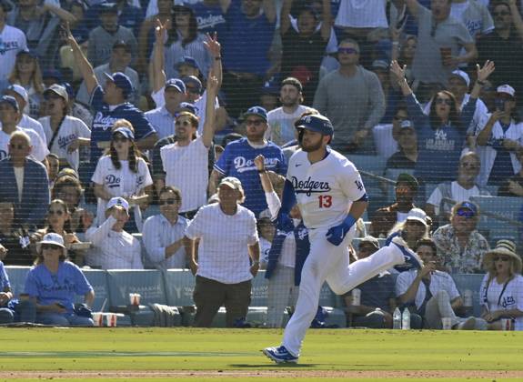 Los Angeles Dodgers Max Muncy runs the bases after hitting a solo home run in the fifth inning against the New York Mets in game two of the MLB, Baseball Herren, USA NLCS at Dodger Stadium in Los Angeles on Monday, October 14, 2024. LAP20241014808 JIMxRUYMEN