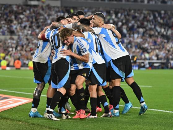 BUENOS AIRES, ARGENTINA - OCTOBER 15: Lionel Messi and his teammates of Argentina celebrating after scoring the fitth goal of his team during a match between Argentina Vs Bolivia as part of World Cup 2026 Qualifiers at Estadio Mas Monumental on October 15, 2024 in BuenosAires, Argentina. Buenos Aires Buenos Aires Argentina Copyright: xIMAGOx xPhotoCero5x xLucianoxBisbalxPhotoCero5x