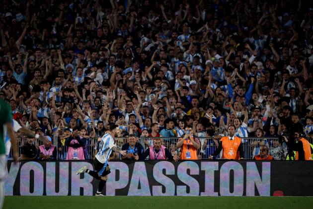 October 15, 2024, Buenos Aires, Buenos Aires, Argentina: Lionel Messi of Argentina celebrates during the match between Argentina and Bolivia as part of FIFA World Cup, WM, Weltmeisterschaft, Fussball 2026 Qualifiers at Estadio Mas Monumental, on October 15 2024 in Buenos Aires, Argentina Buenos Aires Argentina - ZUMAt163 20241015_zsp_t163_005 Copyright: xRobertoxTuerox