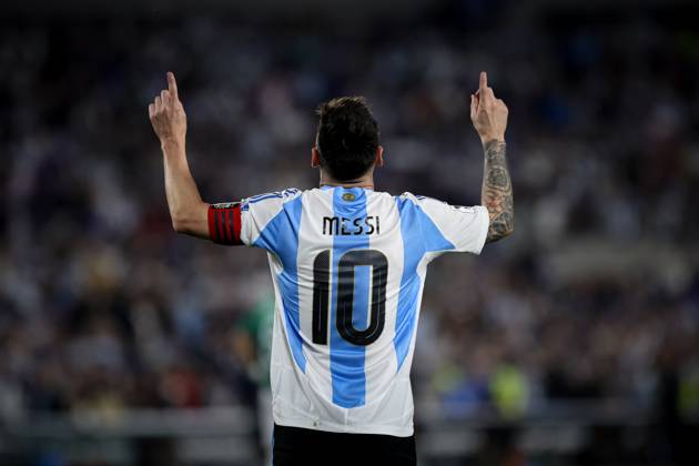 October 15, 2024, Buenos Aires, Buenos Aires, Argentina: Lionel Messi of Argentina celebrates his hat-trick during the match between Argentina and Bolivia as part of FIFA World Cup, WM, Weltmeisterschaft, Fussball 2026 Qualifiers at Estadio Mas Monumental, on October 15 2024 in Buenos Aires, Argentina Buenos Aires Argentina - ZUMAt163 20241015_zsp_t163_013 Copyright: xRobertoxTuerox