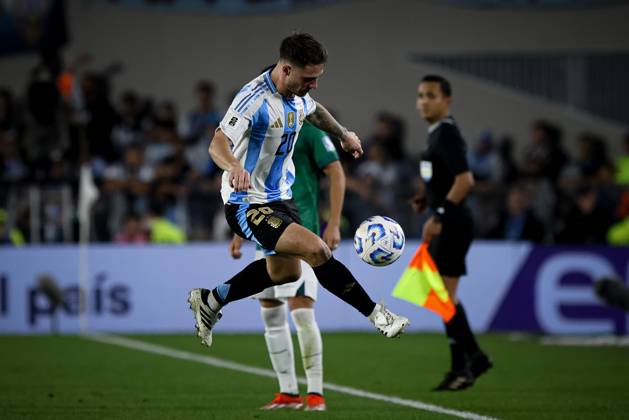 October 15, 2024, Buenos Aires, Buenos Aires, Argentina: Alexis Mac Allister of Argentina seen in action during the match between Argentina and Bolivia as part of FIFA World Cup, WM, Weltmeisterschaft, Fussball 2026 Qualifiers at Estadio Mas Monumental, on October 15 2024 in Buenos Aires, Argentina Buenos Aires Argentina - ZUMAt163 20241015_zsp_t163_020 Copyright: xRobertoxTuerox