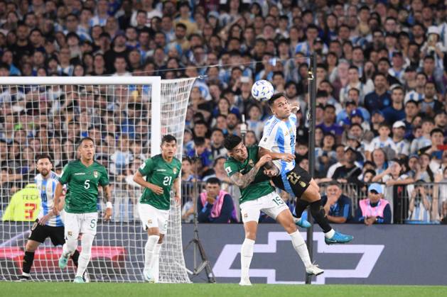 BUENOS AIRES, ARGENTINA - OCTOBER 15: Lautaro Martinez of Argentina Gabriel Villamil of Bolivia in action during the FIFA World Cup, WM, Weltmeisterschaft, Fussball 2026 South American Qualifier match between Argentina and Bolivia at Estadio Mas Monumental Antonio Vespucio Liberti on October 15, 2024 in Buenos Aires, Argentina. Photo by D.Halisz SFSI Argentina v Bolivia - FIFA World Cup 2026 Qualifier Copyright: xDiegoxHalisz SFSIx