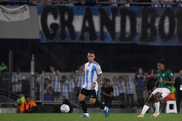 BUENOS AIRES, ARGENTINA - OCTOBER 15: Lautaro Martinez of Argentina controls ball during the FIFA World Cup, WM, Weltmeisterschaft, Fussball 2026 South American Qualifier match between Argentina and Bolivia at Estadio Mas Monumental Antonio Vespucio Liberti on October 15, 2024 in Buenos Aires, Argentina. Photo by D.Halisz SFSI Argentina v Bolivia - FIFA World Cup 2026 Qualifier Copyright: xDiegoxHalisz SFSIx