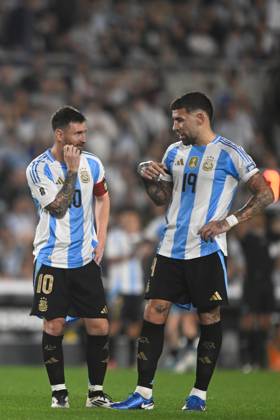 BUENOS AIRES, ARGENTINA - OCTOBER 15: Lionel Messi, Nicolas Otamendi of Argentina looks on during the FIFA World Cup, WM, Weltmeisterschaft, Fussball 2026 South American Qualifier match between Argentina and Bolivia at Estadio Mas Monumental Antonio Vespucio Liberti on October 15, 2024 in Buenos Aires, Argentina. Photo by D.Halisz SFSI Argentina v Bolivia - FIFA World Cup 2026 Qualifier Copyright: xDiegoxHalisz SFSIx