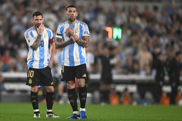 BUENOS AIRES, ARGENTINA - OCTOBER 15: Lionel Messi, Nicolas Otamendi of Argentina looks on during the FIFA World Cup, WM, Weltmeisterschaft, Fussball 2026 South American Qualifier match between Argentina and Bolivia at Estadio Mas Monumental Antonio Vespucio Liberti on October 15, 2024 in Buenos Aires, Argentina. Photo by D.Halisz SFSI Argentina v Bolivia - FIFA World Cup 2026 Qualifier Copyright: xDiegoxHalisz SFSIx