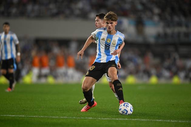 BUENOS AIRES, ARGENTINA - OCTOBER 15: Nico Paz of Argentina during the FIFA World Cup, WM, Weltmeisterschaft, Fussball 2026 South American Qualifier match between Argentina and Bolivia at Estadio Mas Monumental Antonio Vespucio Liberti on October 15, 2024 in Buenos Aires, Argentina. Photo by D.Halisz SFSI Argentina v Bolivia - FIFA World Cup 2026 Qualifier Copyright: xDiegoxHalisz SFSIx
