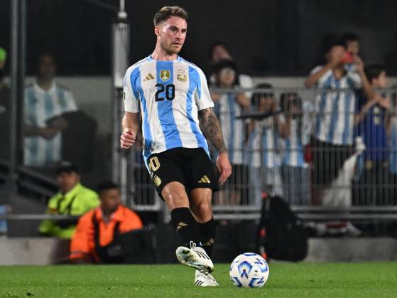 BUENOS AIRES, ARGENTINA - OCTOBER 15:Alexis Mac Allister of Argentina Controls the ball during a match between Argentina Vs Bolivia as part of World Cup 2026 Qualifiers at Estadio Mas Monumental on October 15, 2024 in BuenosAires, Argentina. Buenos Aires Buenos Aires Argentina Copyright: xIMAGOx xPhotoCero5x xLucianoxBisbalxPhotoCero5x