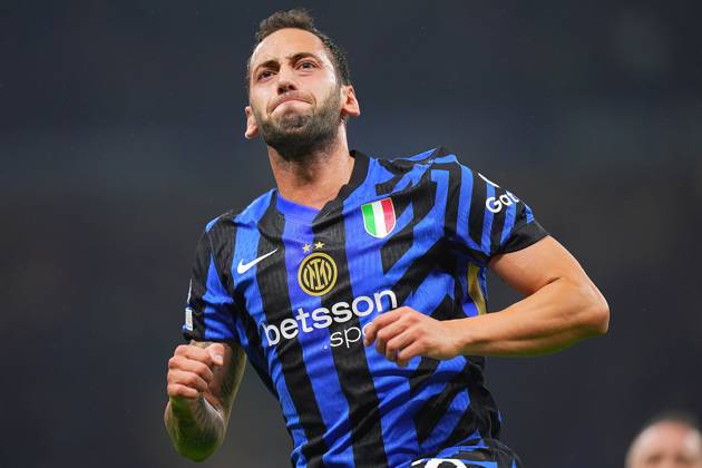 Inter Milan s Hakan Calhanoglu celebrates after scoring 1-0 during the Uefa Champions League soccer match between Inter and Fc Crvena at the San Siro Stadium in Milan, north Italy -Tuesday , October 1th , 2024. - Soccer . Copyright: xSpada LaPressex