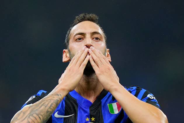 Inter Milan s Hakan Calhanoglu celebrates after scoring 1-0 during the Uefa Champions League soccer match between Inter and Fc Crvena at the San Siro Stadium in Milan, north Italy -Tuesday , October 1th , 2024. - Soccer . Copyright: xSpada LaPressex