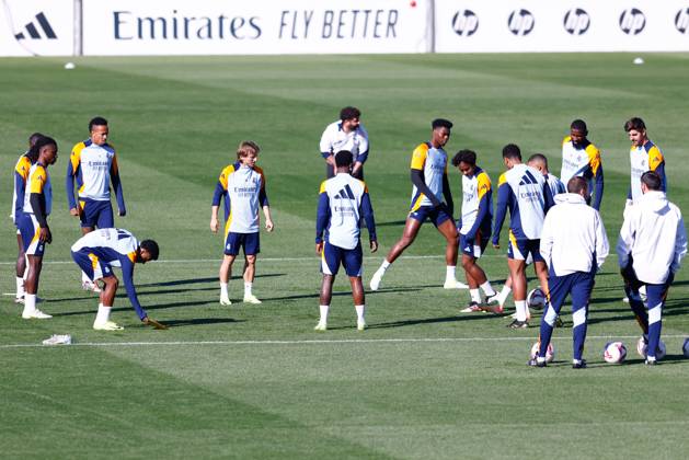 October 18, 2024, Madrid, Madrid, SPAIN: Players of Real Madrid warm up during the training day of Real Madrid ahead the Spanish League, LaLiga EA Sports, football match against Celta de Vigo at Ciudad Deportiva Real Madrid on October 18, 2024, in Valdebebas, Madrid, Spain. Madrid SPAIN - ZUMAa181 20241018_zaa_a181_028 Copyright: xDennisxAgyemanx